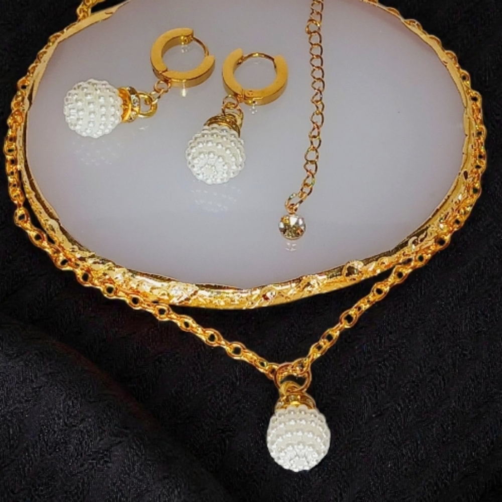 Gold Huggie White Pearl Earring Necklace Set Coquette Modern Retro Glam 1950s